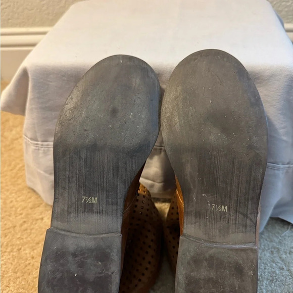 Steve Madden Perforated Hole Booties Buckle Size 7.5 Cognac Ankle Shoe - Picture 8 of 11